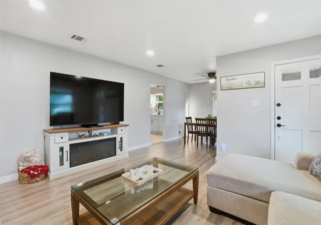 image of 5638 Simsdale St, Houston, TX 77033 | MLS# 4713787