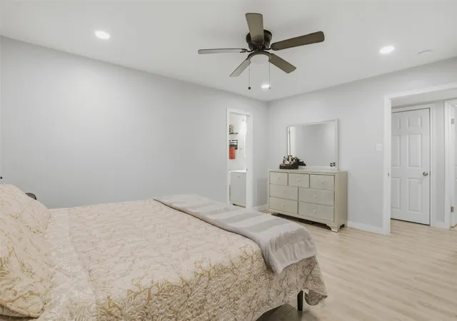 image of 5638 Simsdale St, Houston, TX 77033 | MLS# 4713787