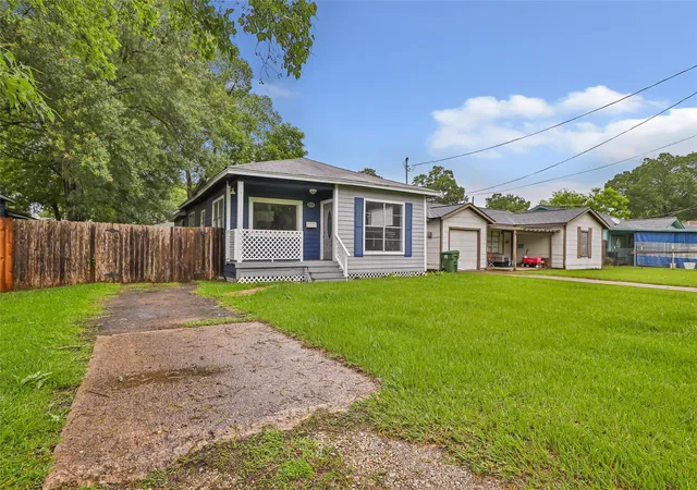 3rd image of 2605 Cornell St, Liberty, TX 77575 | MLS# 54922657