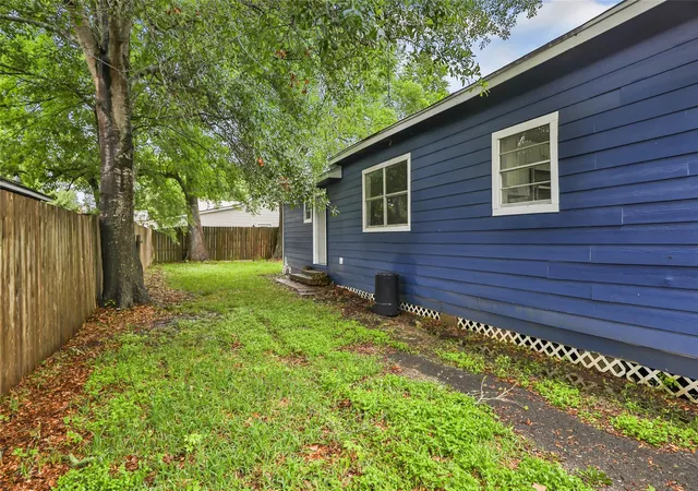 4th image of 2605 Cornell St, Liberty, TX 77575 | MLS# 54922657