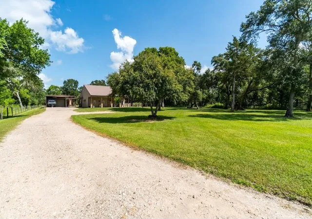 Homes for sale in Sweeny, TX | 6470 County Road 3, Sweeny, TX 77480 | MLS# 14103902