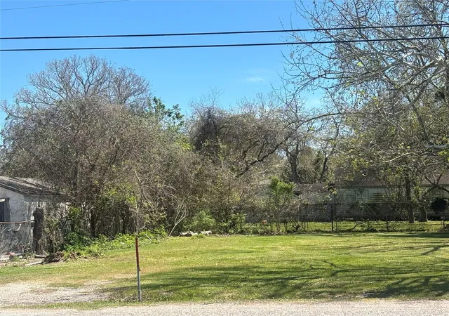 Homes for sale in La Marque, TX | 908 Chestnut St, La Marque, TX 77568 | MLS# 2212560