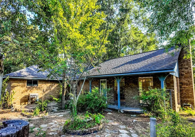 Photo 2 of Sale Pending at 1493 Fm 980, Huntsville, TX 77320 | MLS# 57199970 | Listing updated on 2026-09-10