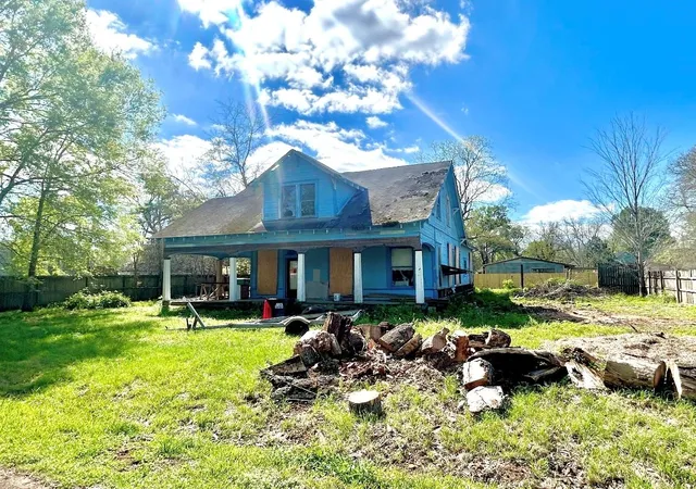 Homes for sale in Sour Lake, TX | 445 W Hartel St, Sour Lake, TX 77659 | MLS# 42045209