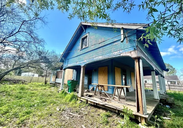 Homes for sale in Sour Lake, TX | 445 W Hartel St, Sour Lake, TX 77659 | MLS# 42045209
