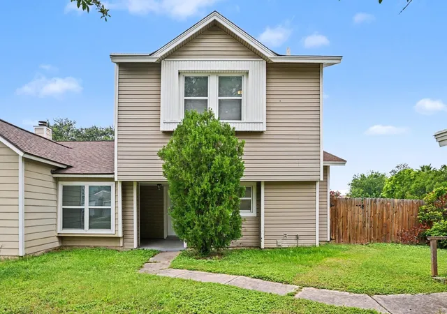 Photo 3 of Single family home for sale at 8404 Forest Ridge Dr, San Antonio, TX 78239 | MLS# 36838888 | Listing updated on 2026-07-14