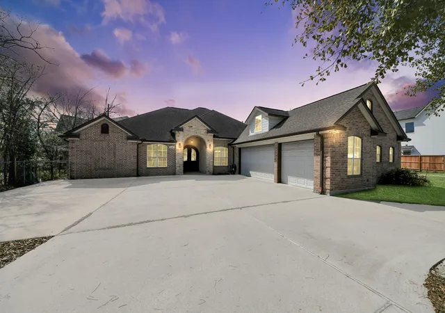 Photo 2 of Single family home for sale at 1103 Wakefield Dr, Houston, TX 77018 | MLS# 79840742 | Listing updated on 2026-09-19