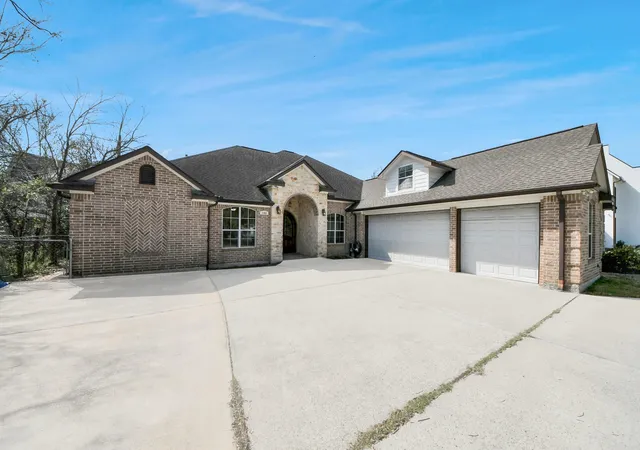 Photo 3 of Single family home for sale at 1103 Wakefield Dr, Houston, TX 77018 | MLS# 79840742 | Listing updated on 2026-09-19