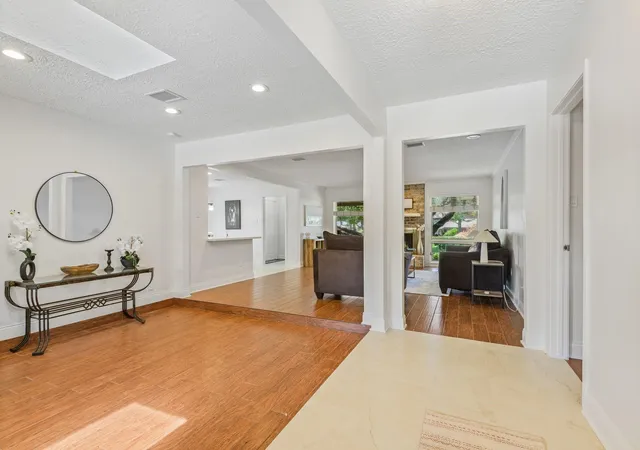 Photo 3 of Sale Pending at 321 Empress Ln, League City, TX 77573 | MLS# 28750558 | Listing updated on 2026-09-18