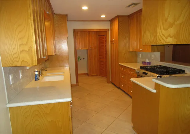 4th image of 9213 Hammerly Blvd, Houston, TX 77080 | MLS# 65315151