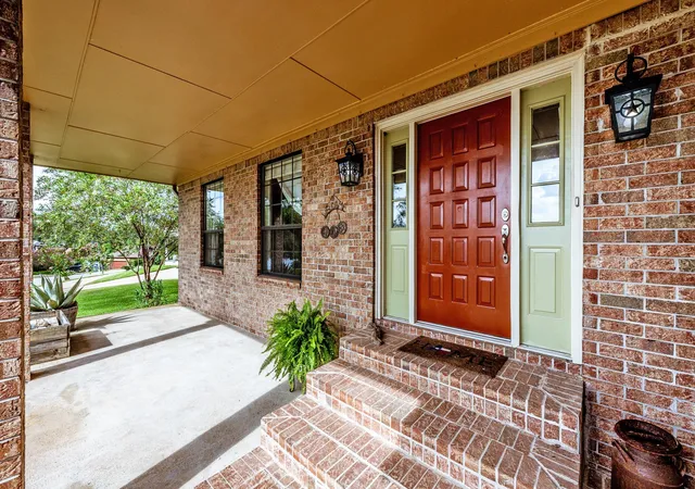 3rd image of 1623 Green Briar Dr, Huntsville, TX 77340 | MLS# 25612062
