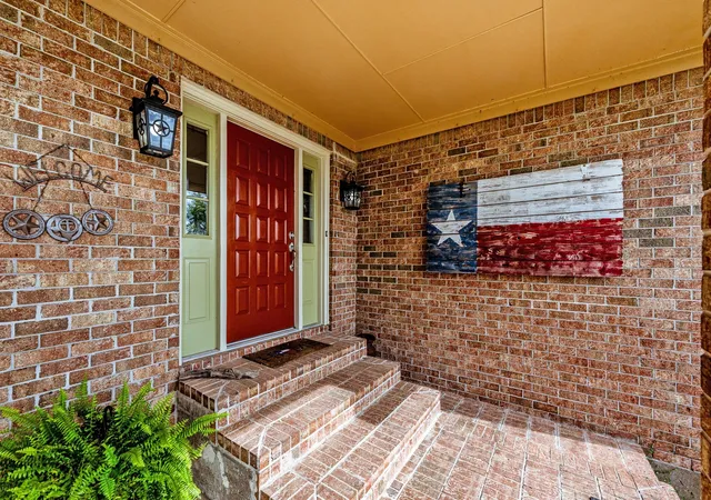 4th image of 1623 Green Briar Dr, Huntsville, TX 77340 | MLS# 25612062