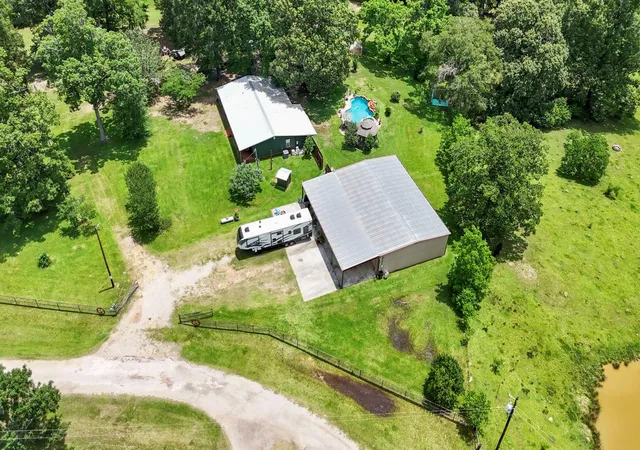 Photo 3 of Single family home for sale at 203 Chipmunk Trl, Shepherd, TX 77371 | MLS# 65526649 | Listing updated on 2026-08-27