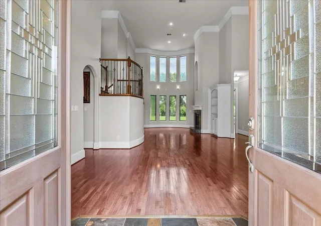 Photo 3 of Single family home for sale at 205 Del Monte Dr, Friendswood, TX 77546 | MLS# 15012060 | Listing updated on 2026-10-10