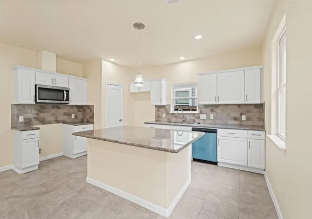 Photo 4 of Single family home for sale at 4947 Leamathew St, Houston, TX 77045 | MLS# 61956479 | Listing updated on 2026-05-28