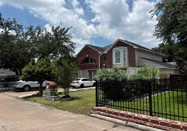 Photo 3 of Single family home for sale at 9717 Debbie Ln, Houston, TX 77038 | MLS# 82839402 | Listing updated on 2026-09-10