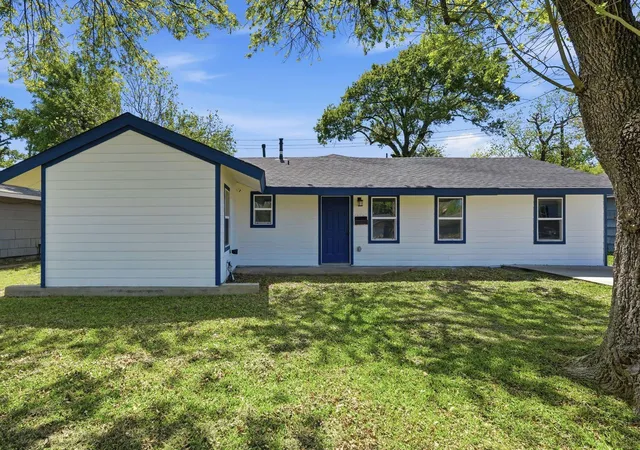 Homes for sale in Houston, TX | 5962 Ridgeway Dr, Houston, TX 77033 | MLS# 32139427