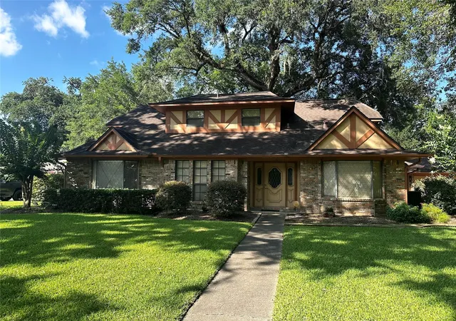 1st image of 118 Arrowwood St, Lake Jackson, TX 77566 | MLS# 88416272