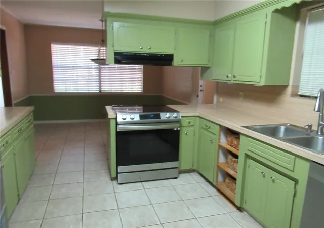 image of 118 Arrowwood St, Lake Jackson, TX 77566 | MLS# 88416272
