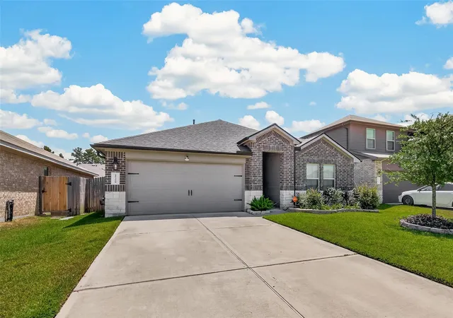 Photo 2 of Single family home for sale at 15359 Central Crescent Dr, Roman Forest, TX 77357 | MLS# 65789901 | Listing updated on 2026-10-03