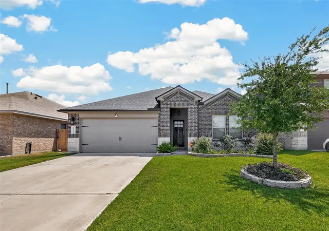 Photo 3 of Single family home for sale at 15359 Central Crescent Dr, Roman Forest, TX 77357 | MLS# 65789901 | Listing updated on 2026-10-03
