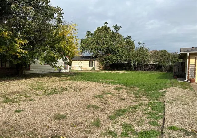 Photo 3 of Land for sale at 5207 Arapahoe St, Houston, TX 77020 | MLS# 79591296 | Listing updated on 2026-02-17