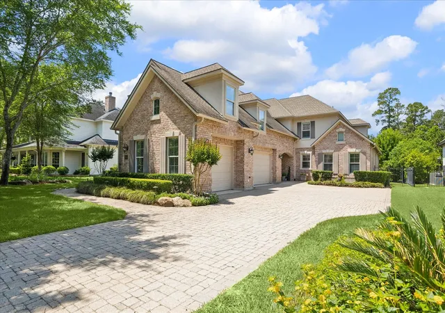 2nd image of 95 W Ambassador Bnd, Spring, TX 77382 | MLS# 72634122