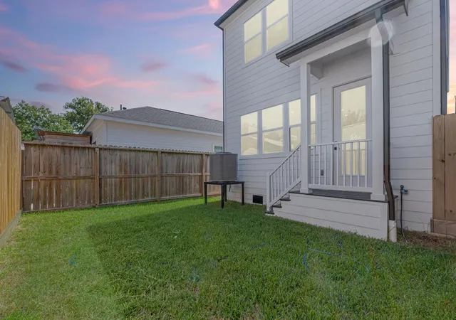 2nd image of 123 Amundsen St #A, Houston, TX 77009 | MLS# 91431768