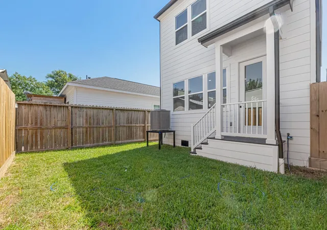 35th image of 123 Amundsen St #A, Houston, TX 77009 | MLS# 91431768