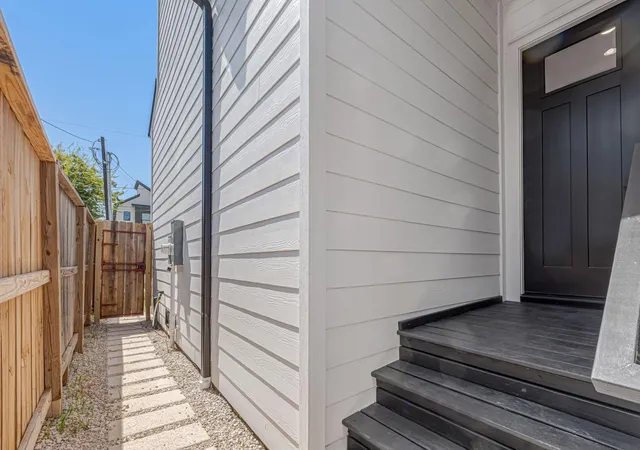3rd image of 123 Amundsen St #A, Houston, TX 77009 | MLS# 91431768