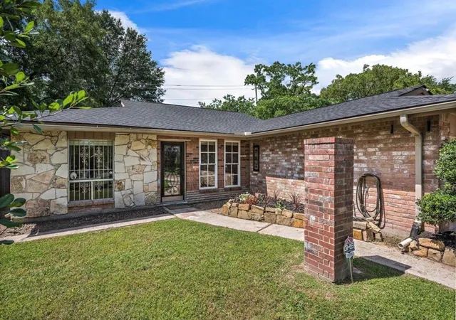 Photo 2 of Sale Pending at 7519 Silent Wood Ln, Houston, TX 77086 | MLS# 62826121 | Listing updated on 2026-09-08