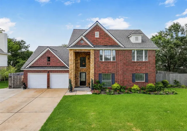 1st image of 1501 W Castlewood Ave, Friendswood, TX 77546 | MLS# 22001460