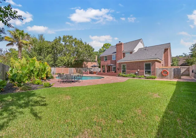 50th image of 1501 W Castlewood Ave, Friendswood, TX 77546 | MLS# 22001460