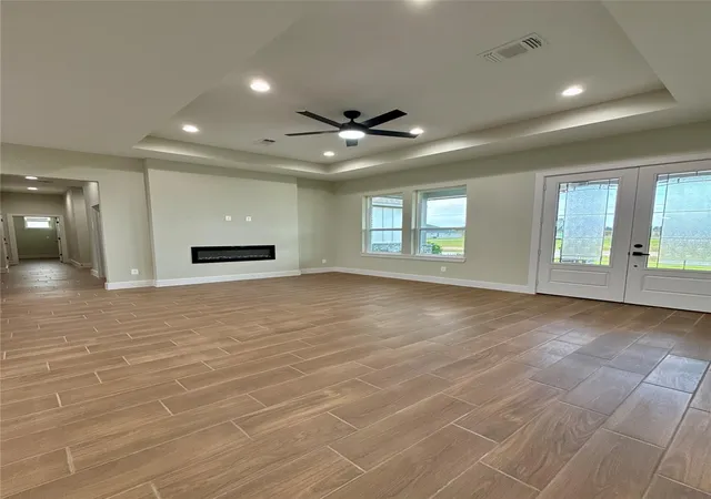 Photo 4 of Single family home for sale at 925 Buffalo Trl, Angleton, TX 77515 | MLS# 70289533 | Listing updated on 2026-09-12