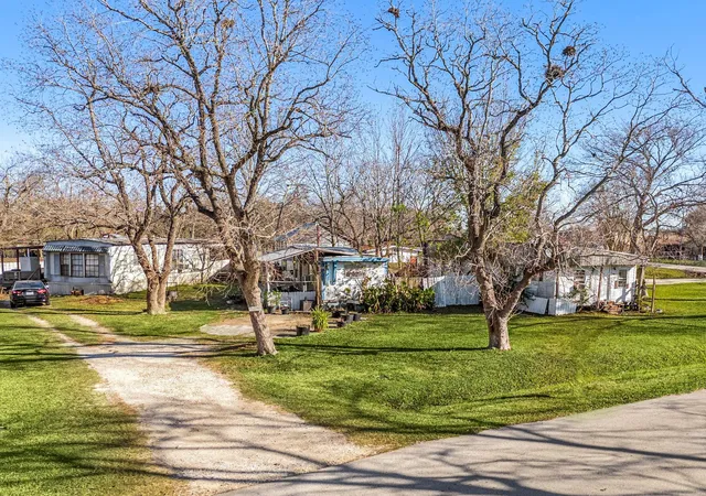 2nd image of 9405 And 9407 Montgomery Ln, La Porte, TX 77571 | MLS# 83267911