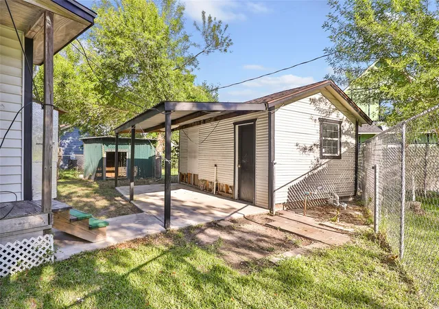 5th image of 105 Graham St, Baytown, TX 77520 | MLS# 75413828