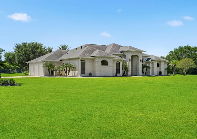 2nd image of 835 Hall Rd Rd, Alvin, TX 77511 | MLS# 97361002