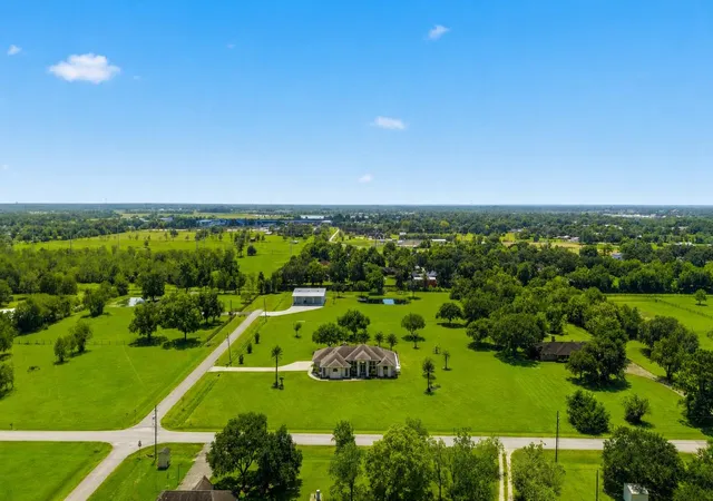 Photo 3 of Single family home for sale at 835 Hall Rd Rd, Alvin, TX 77511 | MLS# 97361002 | Listing updated on 2026-08-23