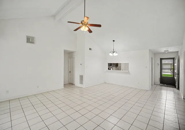 4th image of 10926 Collingswood Dr, La Porte, TX 77571 | MLS# 42158293