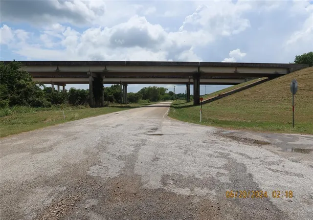 4th image of 1046 Railhead Road, Columbus, TX 78934 | MLS# 39282569