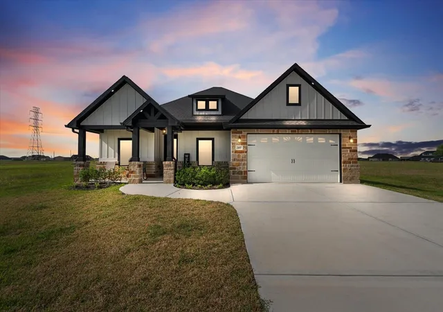 Photo 1 of Sale Pending at 447 Sunset Trl, Angleton, TX 77515 | MLS# 2872884 | Listing updated on 2026-09-13