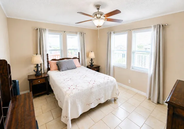 4th image of 1319 Maui Dr, Galveston, TX 77554 | MLS# 67480072