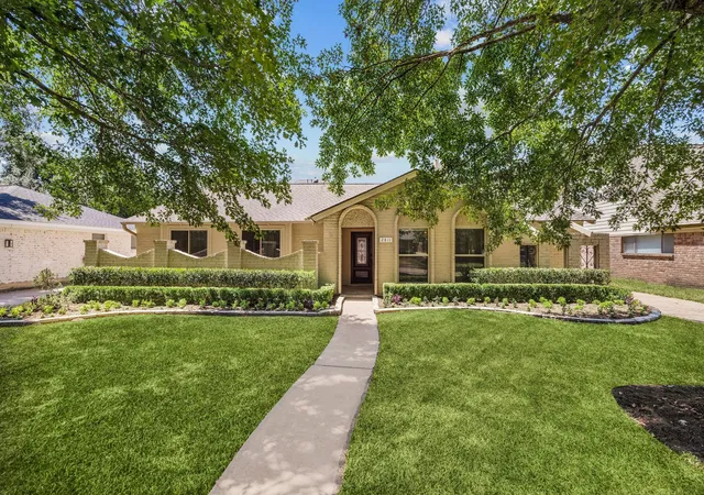 Photo 1 of Single family home for sale at 2811 Quincannon Ln, Houston, TX 77043 | MLS# 62732398 | Listing updated on 2026-08-29