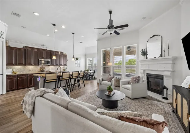 4th image of 28027 Silver Dawn Ct, Fulshear, TX 77441 | MLS# 5878233