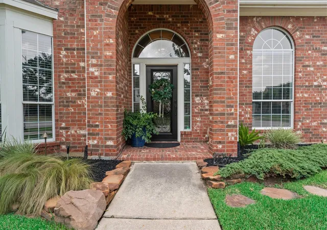 Photo 3 of Sale Pending at 6818 Ashton Pines Ln, Spring, TX 77379 | MLS# 34492628 | Listing updated on 2026-08-29