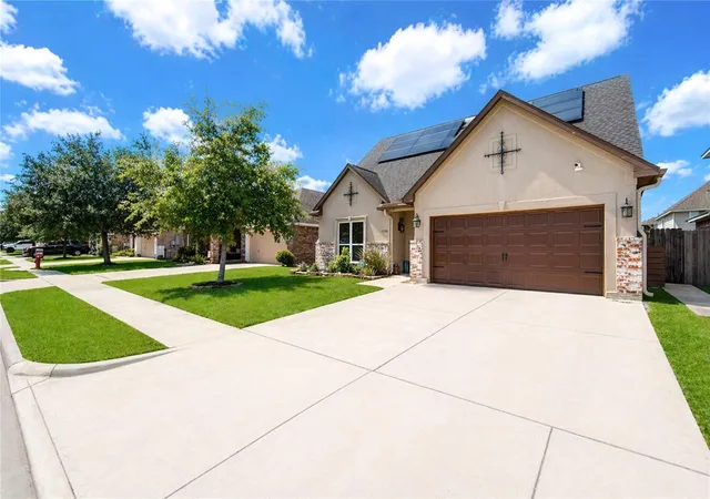 1st image of 1106 Lasso Ct, Alvin, TX 77511 | MLS# 94020377
