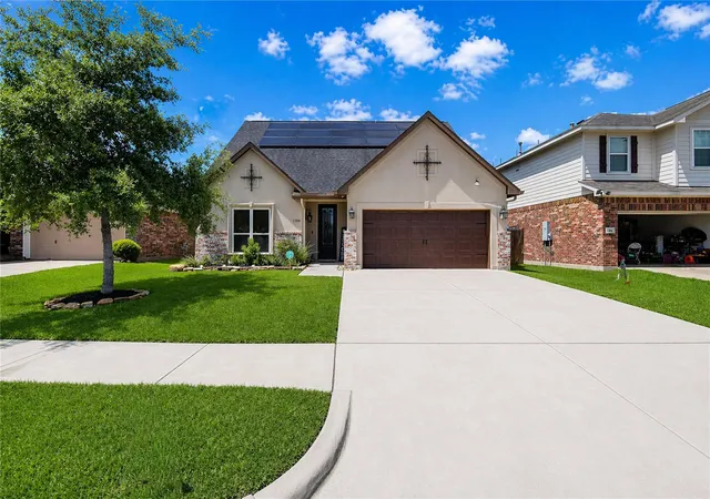 2nd image of 1106 Lasso Ct, Alvin, TX 77511 | MLS# 94020377