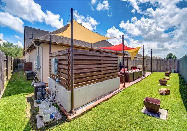47th image of 1106 Lasso Ct, Alvin, TX 77511 | MLS# 94020377