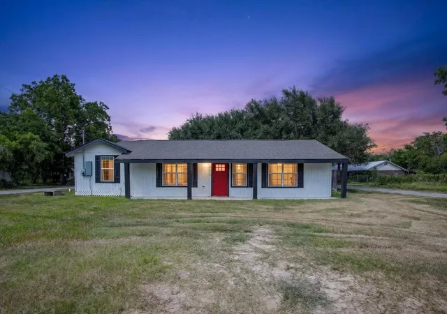 Homes for sale in Eagle Lake, TX | 500 Shirley St, Eagle Lake, TX 77434 | MLS# 82588008