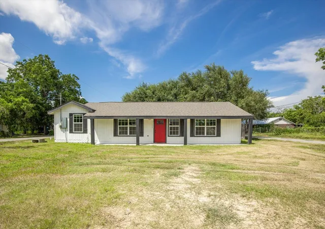 3rd image of 500 Shirley St, Eagle Lake, TX 77434 | MLS# 82588008